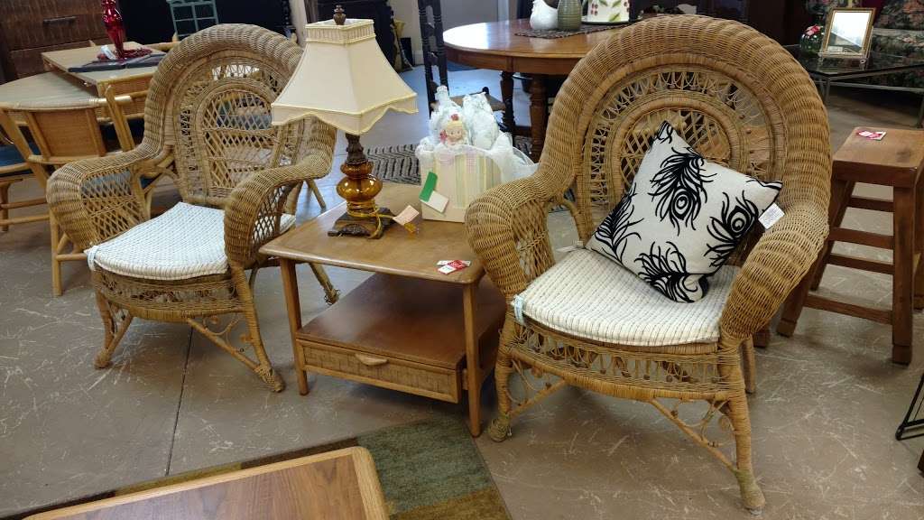 New Leaf Home Furnishings | 2449 Pierce Dr #3, Spring Grove, IL 60081 | Phone: (815) 675-9700