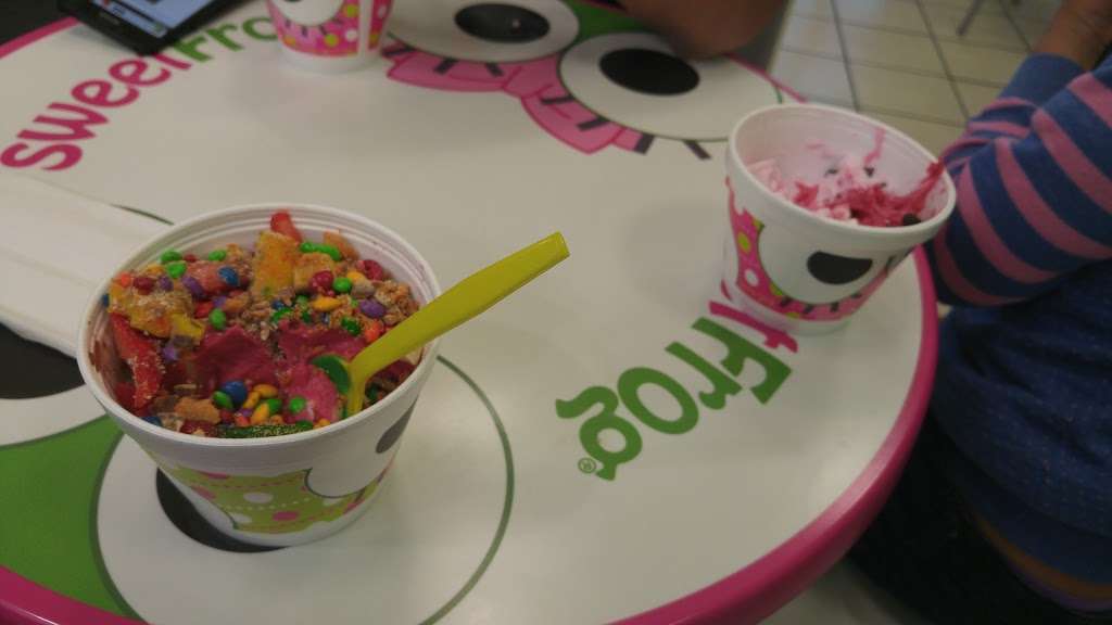 sweetFrog Frozen Yogurt | 2306 Las Posas Rd, Camarillo, CA 93010, USA | Phone: (805) 482-0444