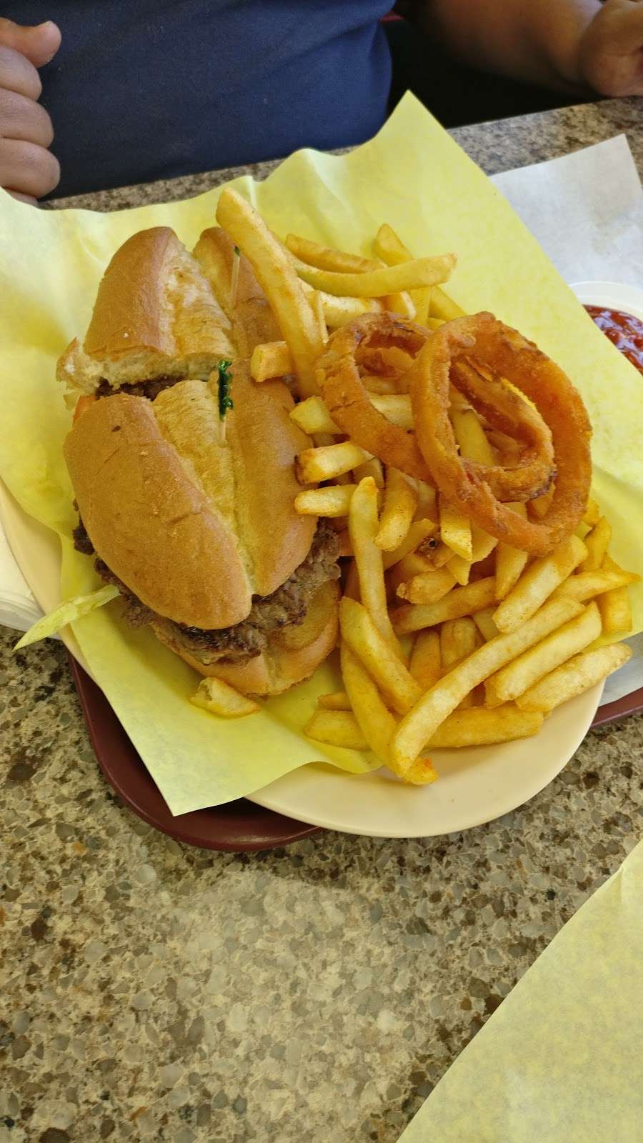 Tams Burgers | 11816 Long Beach Blvd, Lynwood, CA 90262, USA | Phone: (310) 637-3433