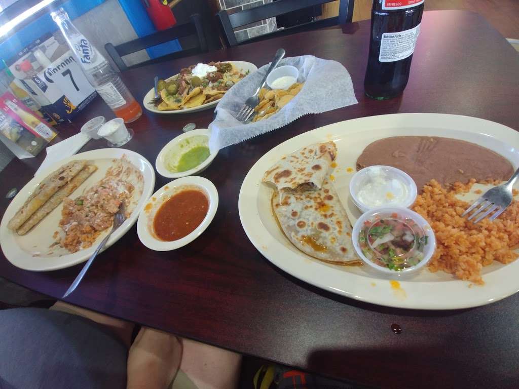 El Sinaloense Seafood and Bar | 1711 Garth Rd, Baytown, TX 77520, USA | Phone: (832) 926-4026