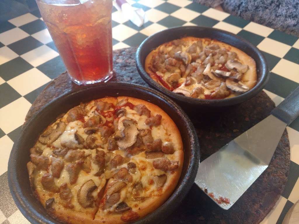 Pizza Hut | 1685 Tappahannock Blvd, Tappahannock, VA 22560, USA | Phone: (804) 443-2915