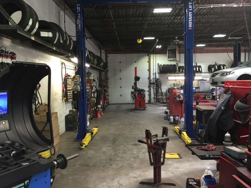 Towne Line Tire & Auto Repair | 1625 Middlesex St #1, Lowell, MA 01851, USA | Phone: (978) 937-1810