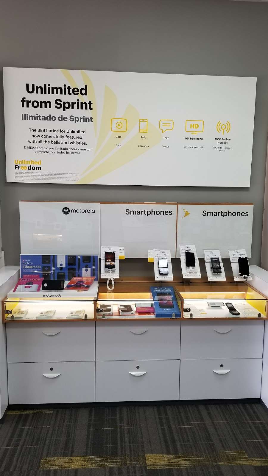 Sprint Store | 2086 Orchard Rd, Montgomery, IL 60538 | Phone: (630) 801-0600