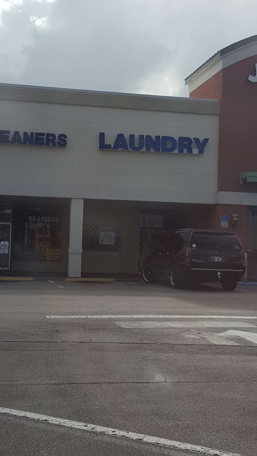 Laundry | 620 Cypress Gardens Blvd, Winter Haven, FL 33880, USA