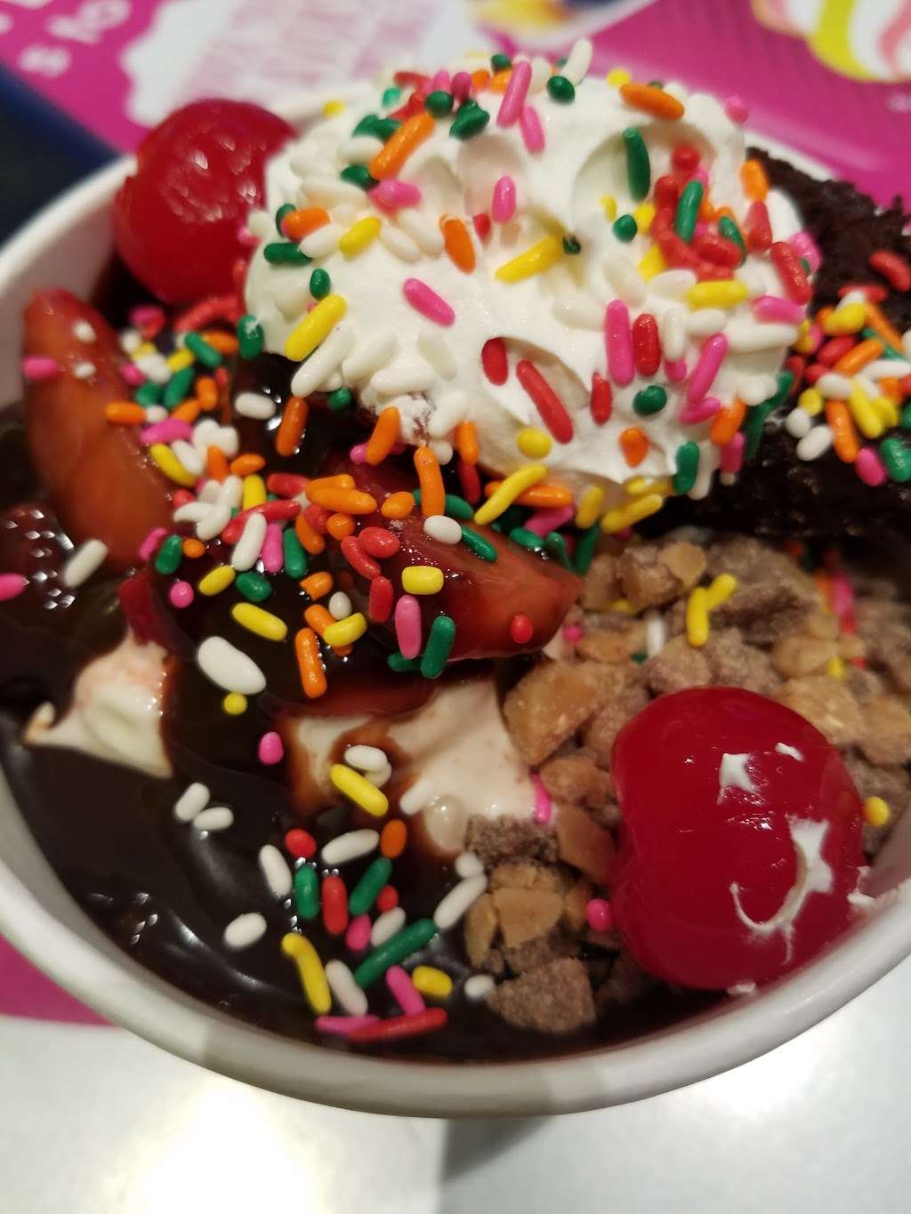 Menchies Frozen Yogurt | 1730 W Fullerton Ave Ste 28, Chicago, IL 60614 | Phone: (773) 525-7006