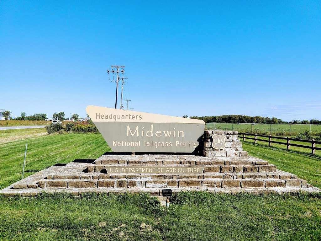 Midewin National Tallgrass Prairie Visitor Center | 30239 IL-53, Wilmington, IL 60481, USA | Phone: (815) 423-6370