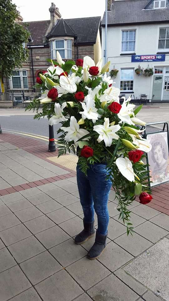 Junies Florist | 88 Parrock Rd, Gravesend DA12 1QF, UK | Phone: 01474 359080