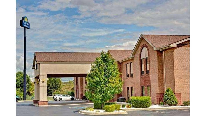 Days Inn & Suites by Wyndham Louisville SW | 4051 Cane Run Rd, Louisville, KY 40216, USA | Phone: (502) 509-5987