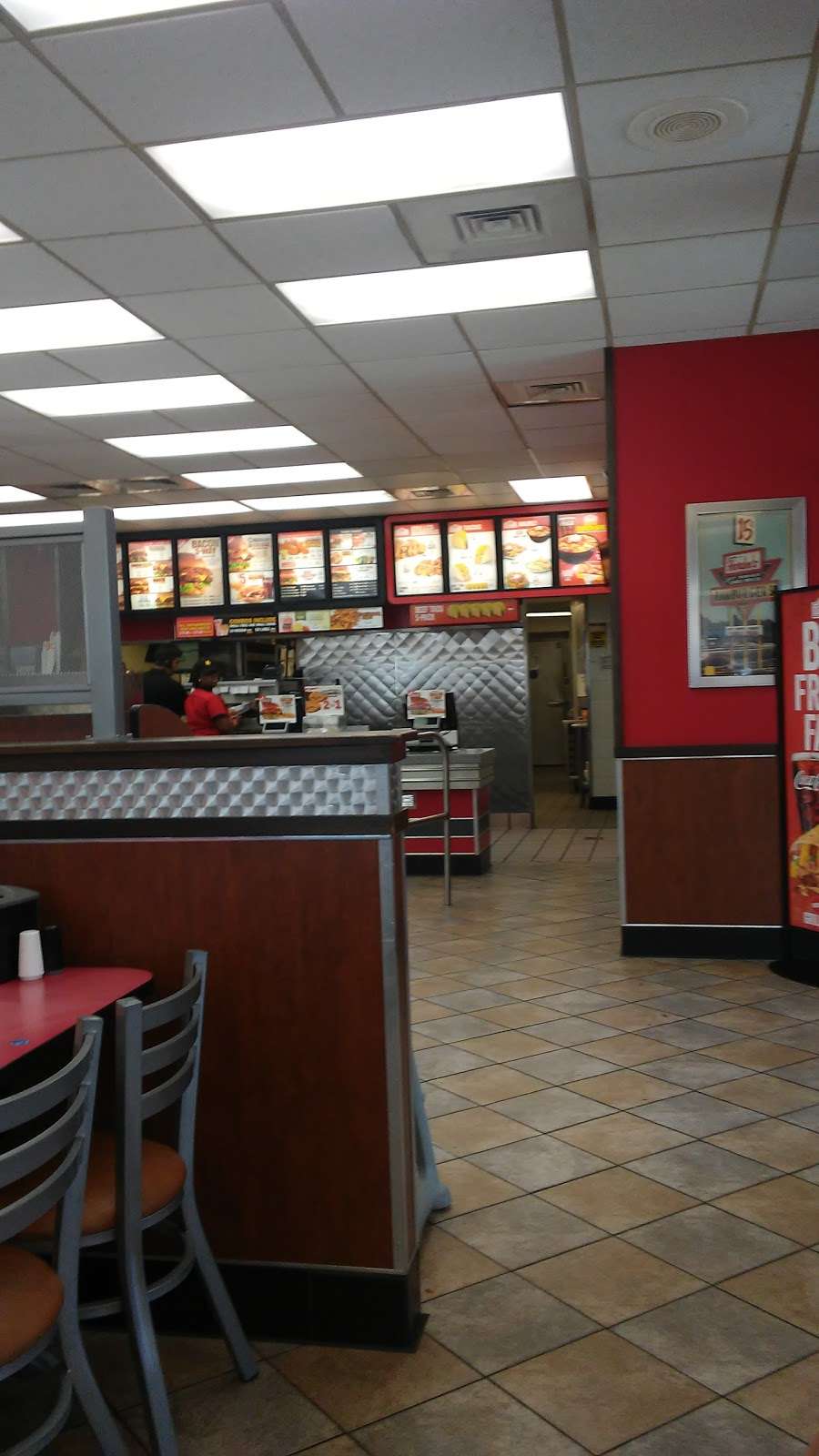 Hardees | 921 E Washington St, Indianapolis, IN 46202, USA | Phone: (317) 631-8890