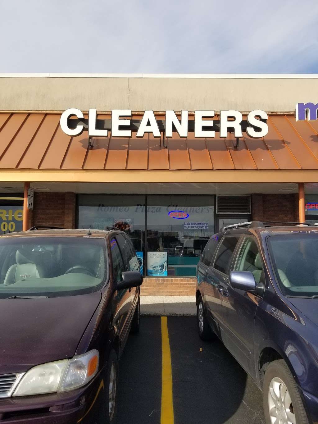 Romeo Plaza One Hour Cleaners | 338 N Independence Blvd # A, Romeoville, IL 60446, USA | Phone: (815) 886-9473