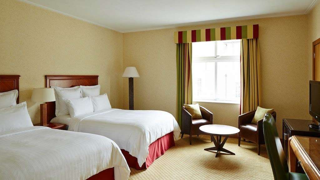 Bexleyheath Marriott Hotel | 1 Broadway, Bexleyheath DA6 7JZ, UK | Phone: 020 8298 1000