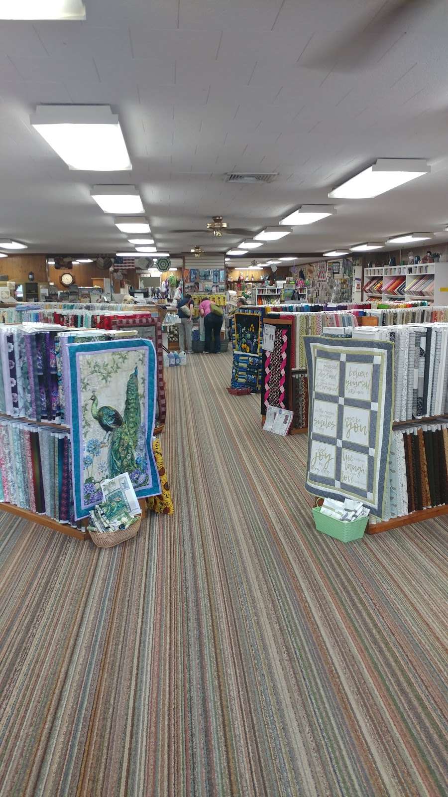 Family Farm Fabrics | 1121 E Main St, East Earl, PA 17519, USA | Phone: (717) 354-2086