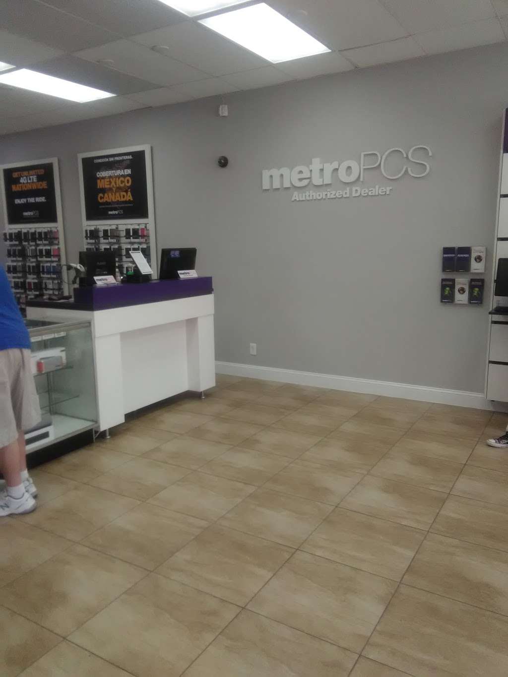 Metro by T-Mobile | 127 Ridgewood Ave, Holly Hill, FL 32117, USA | Phone: (386) 253-4404