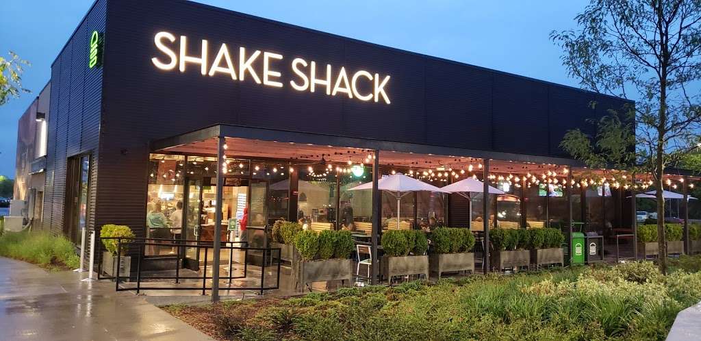 Shake Shack | 2655 Richmond Ave, Staten Island, NY 10314, USA | Phone: (929) 529-0513