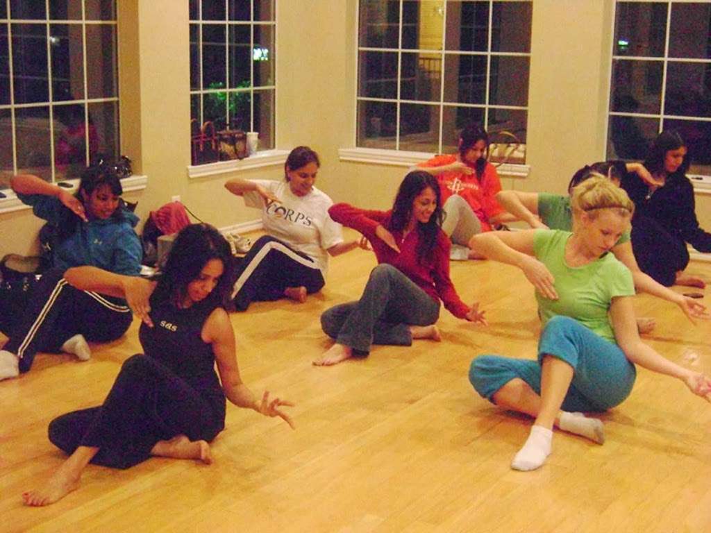 Hybrid Rhythms Bollywood Dance Classes Houston | 4150 Westheimer Road, #100, In Highland Village near the Galleria, Houston, TX 77056, USA | Phone: (281) 645-6409