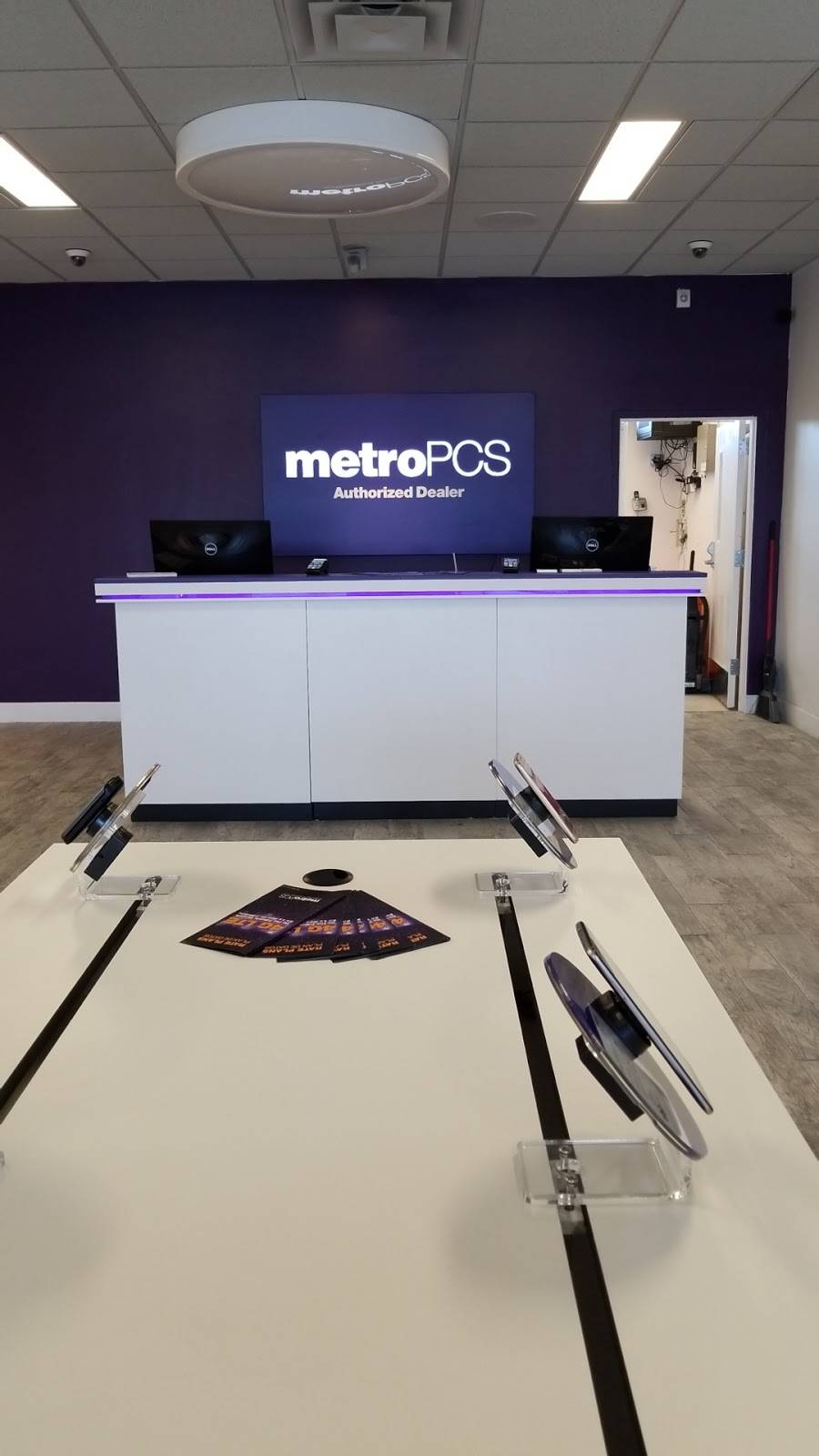 Metro by T-Mobile | 6125 Montgomery Blvd NE Ste 3, Albuquerque, NM 87109, USA | Phone: (505) 881-0964