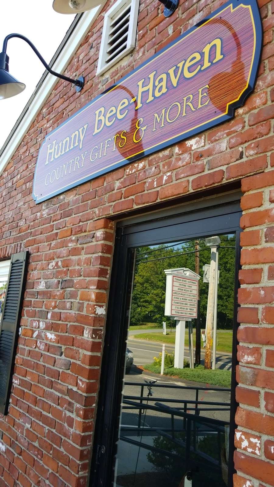 Hunny Bee-Haven Country Gifts And More | 8 Main St, Hampstead, NH 03841, USA | Phone: (603) 329-4900