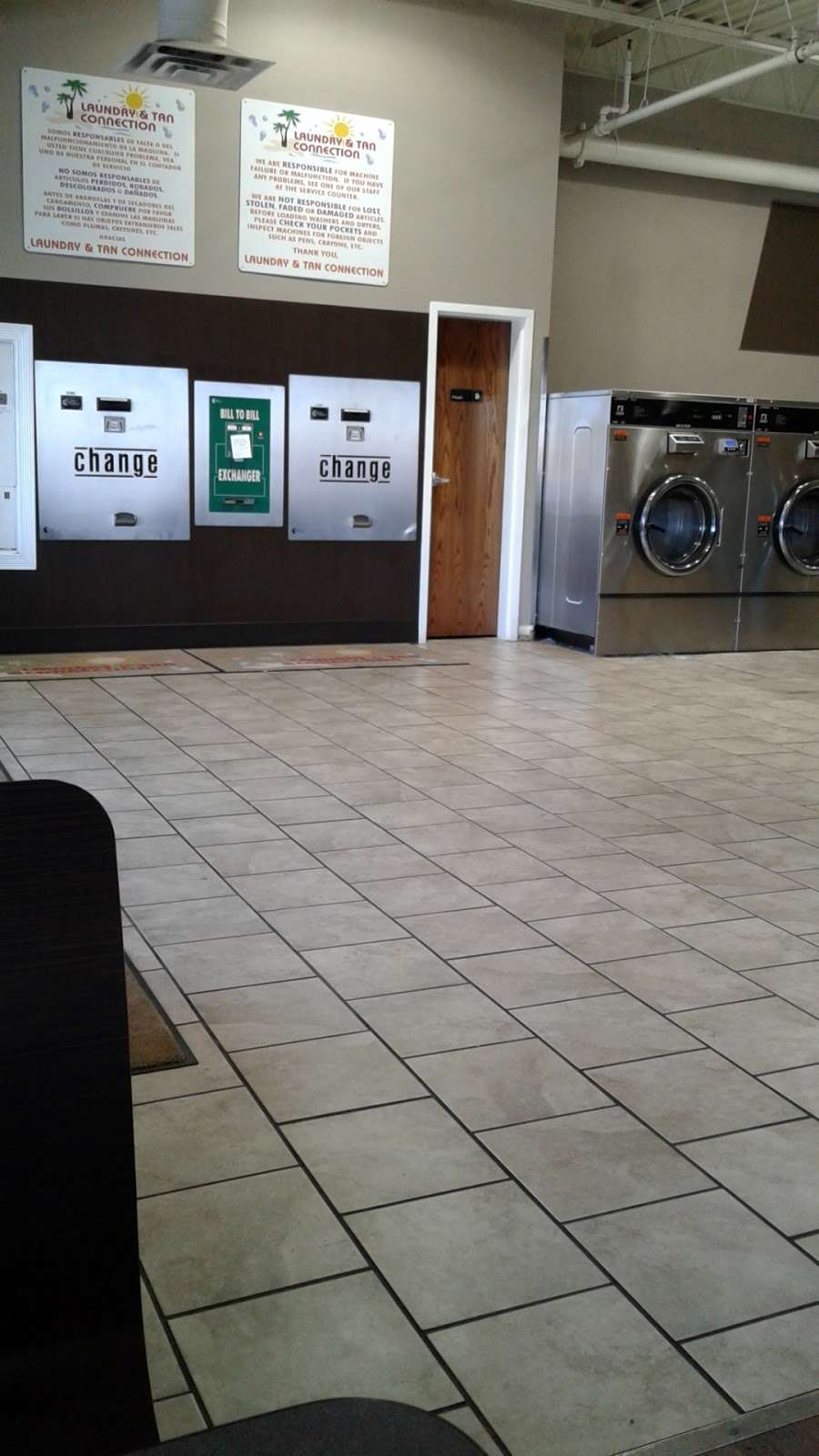 Laundry & Tan Connection | 6129 Crawfordsville Rd, Speedway, IN 46224, USA | Phone: (317) 248-8551