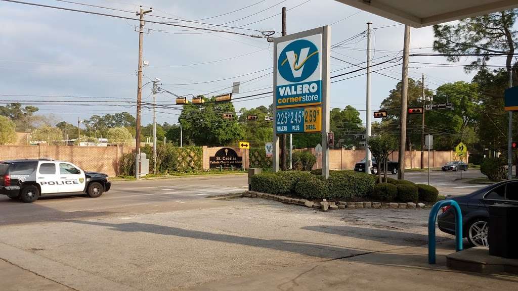 Valero | 901 Bunker Hill Rd, Houston, TX 77024, USA
