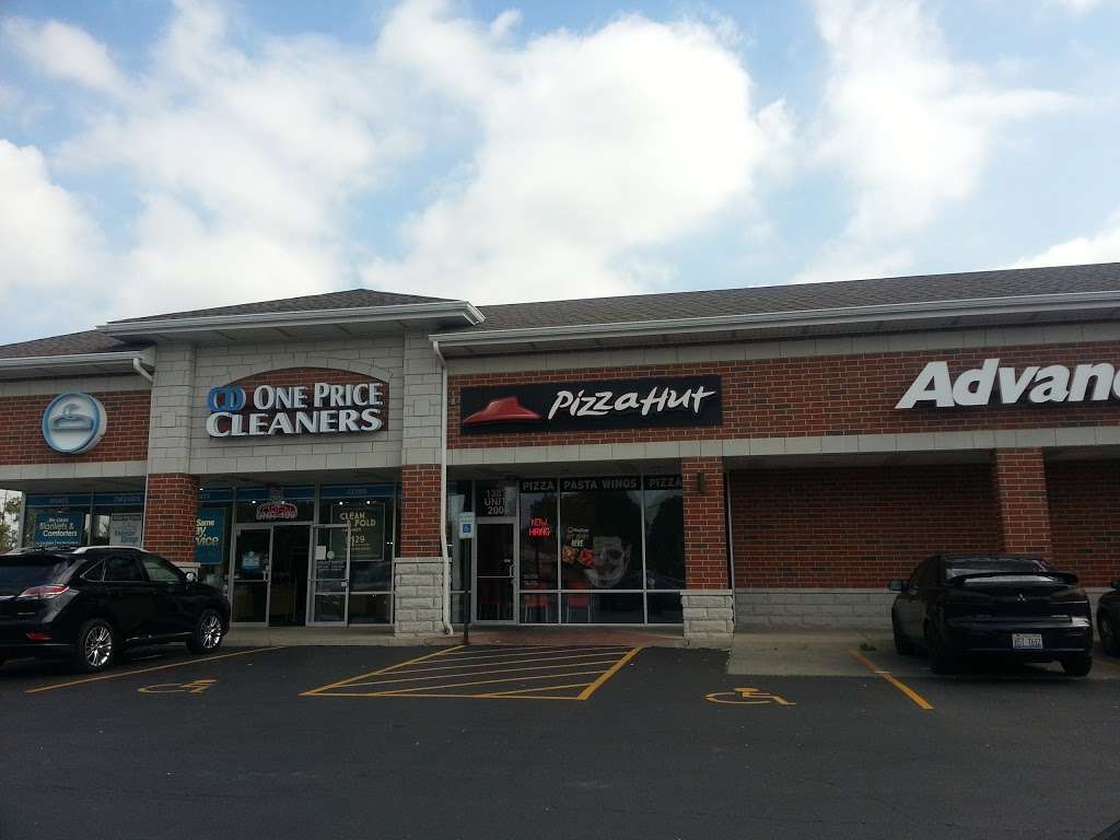 Pizza Hut | 1387 Lee St, Des Plaines, IL 60018 | Phone: (847) 768-2447