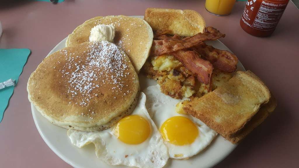 Kellys Diner | 674 Broadway, Somerville, MA 02144 | Phone: (617) 623-8102