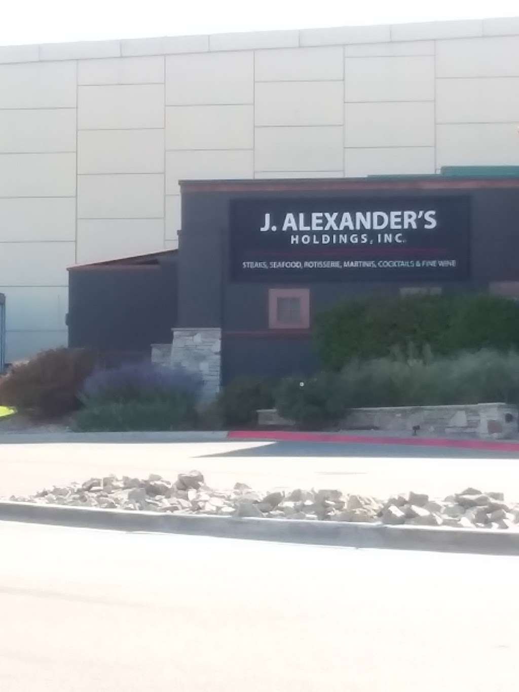 J. ALEXANDERS RESTAURANT | 9709 E County Line Rd, Englewood, CO 80112