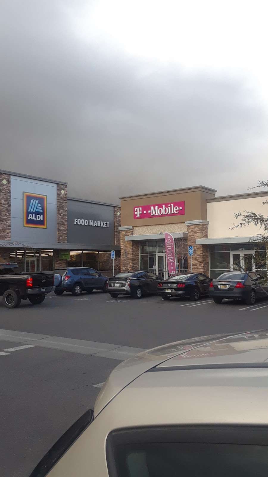 T-Mobile | 13368 Main St Ste 100, Hesperia, CA 92345, USA | Phone: (760) 947-8961