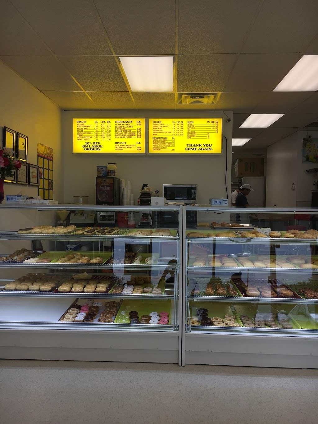 Dawn Donuts | 9150 S Main St Ste. E, Houston, TX 77025, USA | Phone: (713) 660-0561