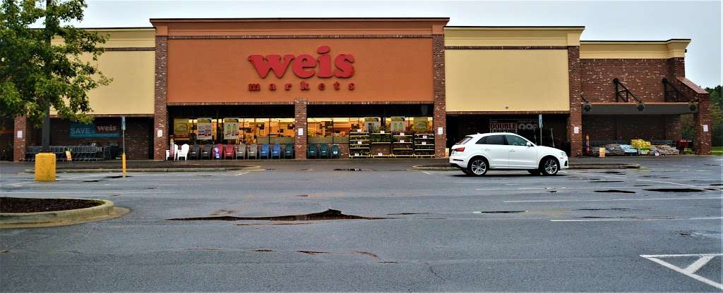 Weis Markets | 20995 Point Lookout Rd, Callaway, MD 20620, USA | Phone: (301) 994-2127