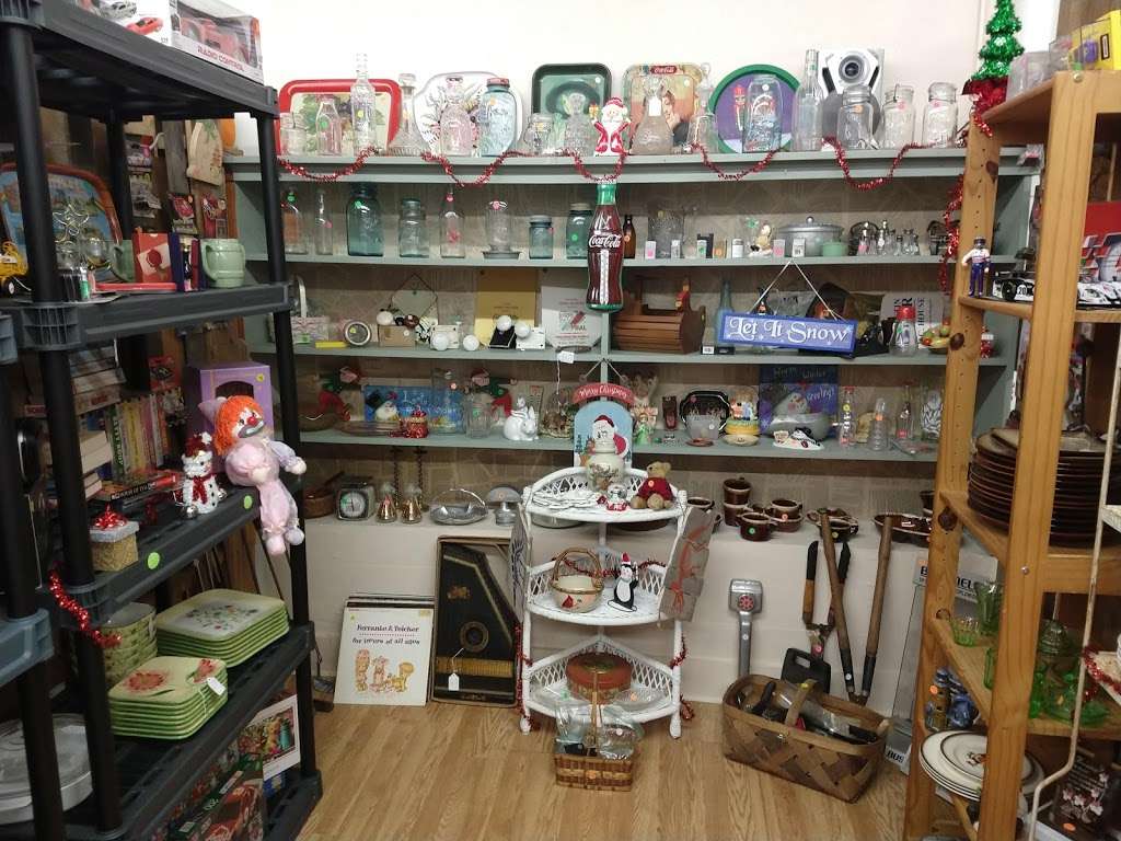 Mortons Antiques & Crafts | E 2nd St, Oakboro, NC 28129, USA