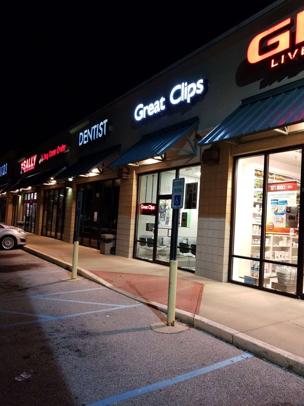 Great Clips | 118 Lee Blvd, Shelbyville, IN 46176, USA | Phone: (317) 421-1691