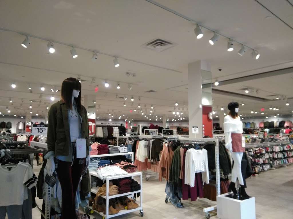 F21 RED | 17040 Slover Ave, Fontana, CA 92337, USA | Phone: (909) 770-5371