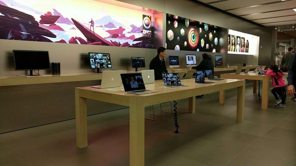 Apple | 630 Old Country Rd, Garden City, NY 11530, USA | Phone: (516) 739-8540