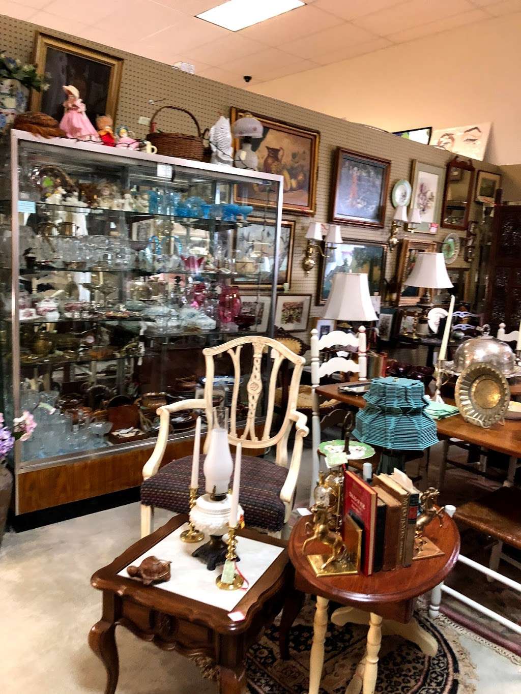 COLUMBUS ANTIQUES MALL LLC | 2885 US-206, Columbus, NJ 08022, USA | Phone: (609) 267-0425