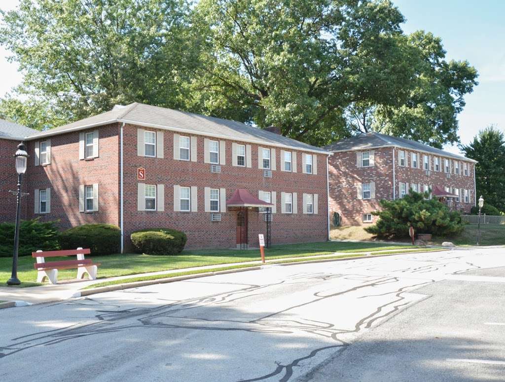 Knollwood Apartments | 30 Nutt Rd T5, Phoenixville, PA 19460, USA | Phone: (610) 933-3000