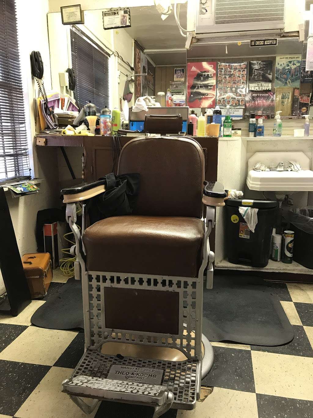 Callie Street Barber Shop - hair care  | Photo 1 of 5 | Address: 2804 Callie St, Houston, TX 77004, USA | Phone: (713) 748-9222