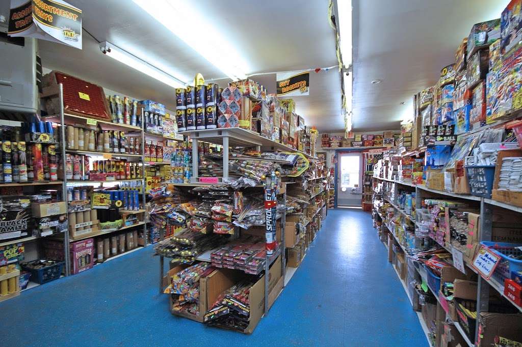 Dynamite Fireworks | 4218 Calumet Ave, Hammond, IN 46320 | Phone: (219) 937-4090