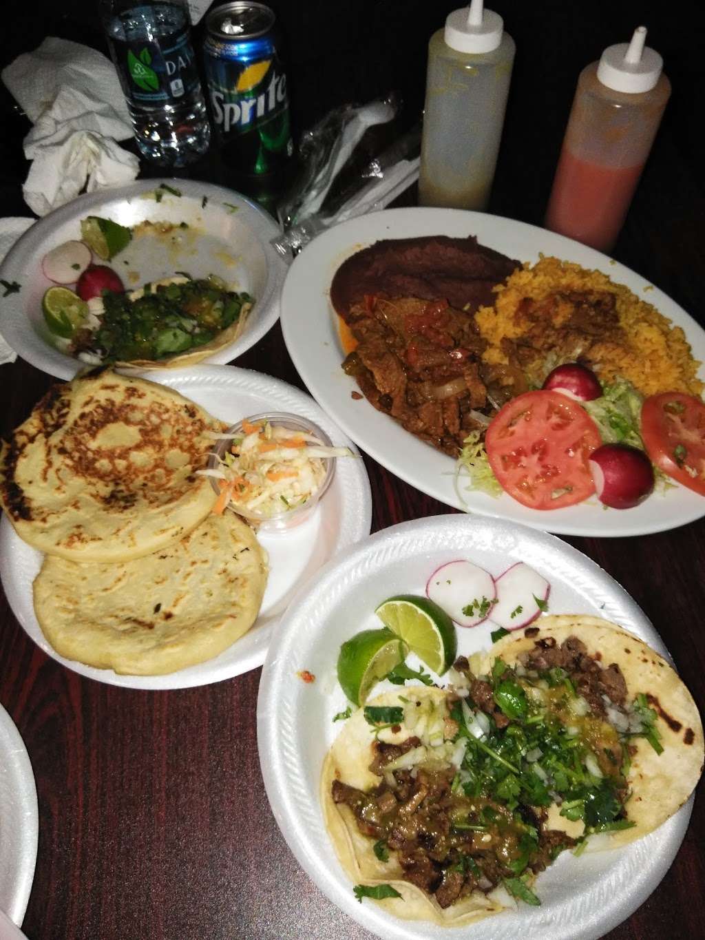 El Roble Restaurant Salvadoreño | 900 Schuylkill Ave, Reading, PA 19601, USA | Phone: (484) 845-8054