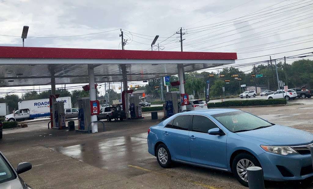 Exxon | 4910 Weslayan St, Houston, TX 77027, USA | Phone: (713) 355-2500