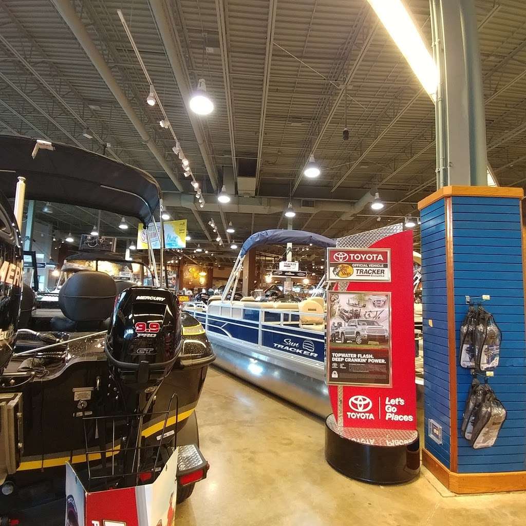 Bass Pro Shops Tracker Boat Center | 6112 W Grand Ave, Gurnee, IL 60031, USA | Phone: (847) 782-2669