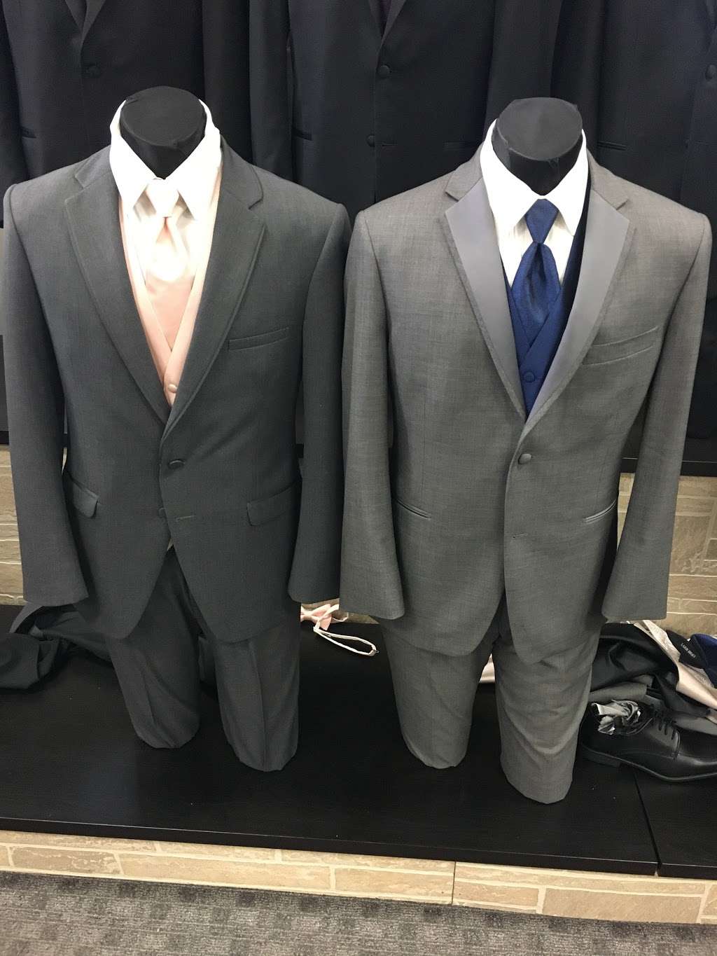 Black Tie Formalwear | 16100 South La Grange Road, Orland Park, IL 60467 | Phone: (708) 349-9580