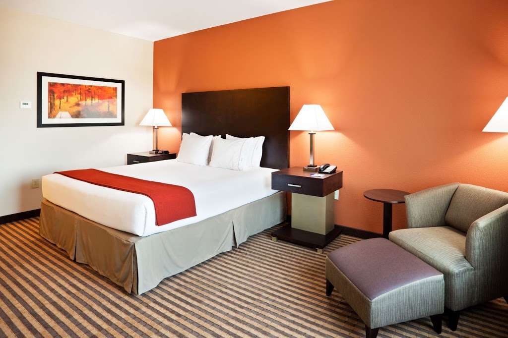 Holiday Inn Express & Suites Charlotte Southeast - Matthews | 9420 E Independence Blvd, Matthews, NC 28105, USA | Phone: (704) 443-3100