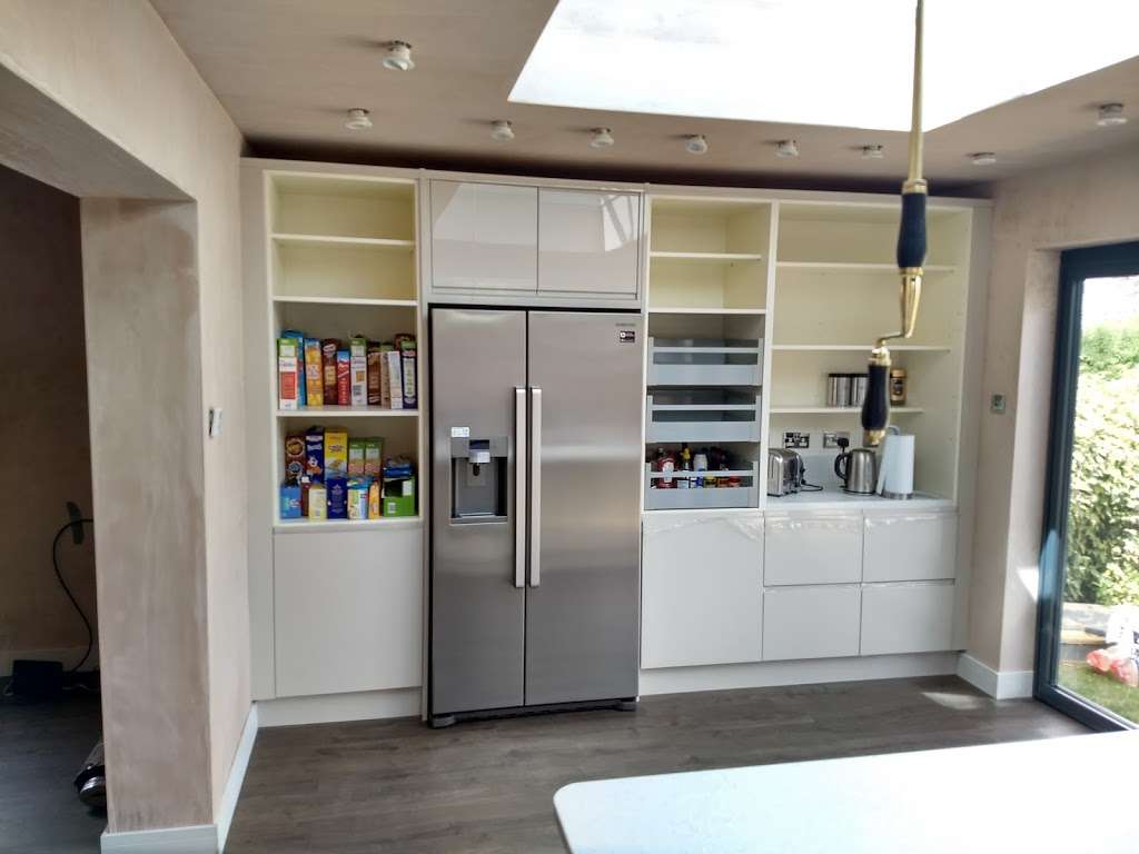 AA kitchen installers | 99a Coxtie Green Rd, Brentwood CM14 5PS, UK | Phone: 07885 272059