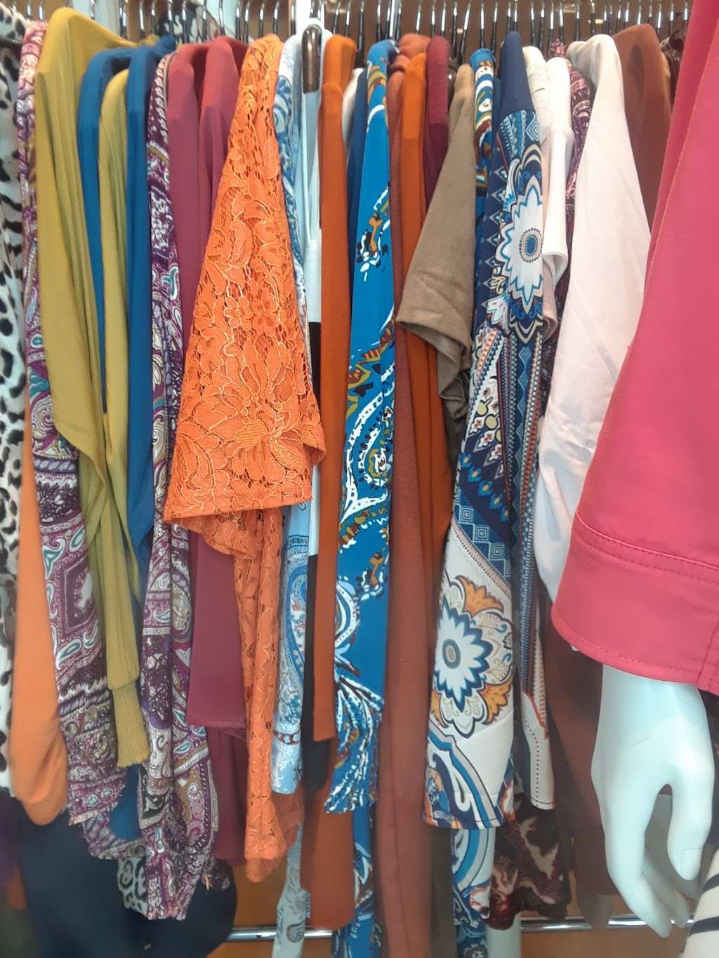 Chicos | 4050 Thousand Oaks Blvd Ste C, Thousand Oaks, CA 91362, USA | Phone: (805) 449-1545