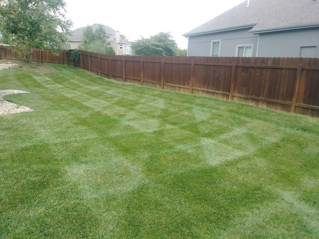 Mount Hope Lawn Care & Maintenance, LLC | 507 North Wren Drive, Lawrence, KS 66049, USA | Phone: (785) 550-5423