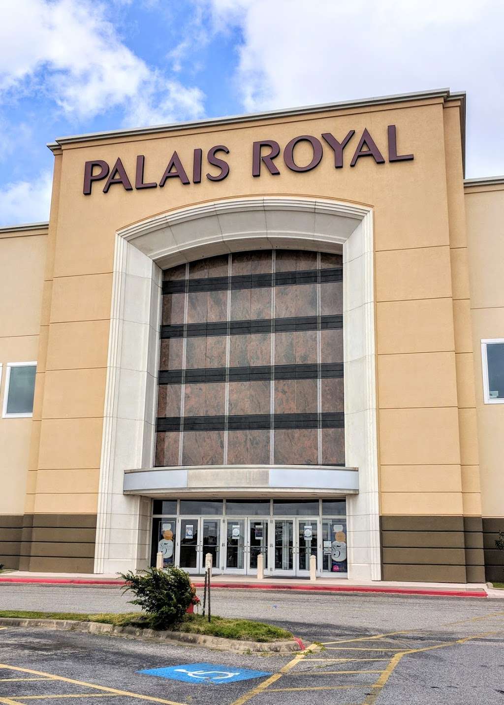 Palais Royal | 10000 E F Lowry Expy 4000, #1A, Texas City, TX 77591, USA | Phone: (409) 986-6590