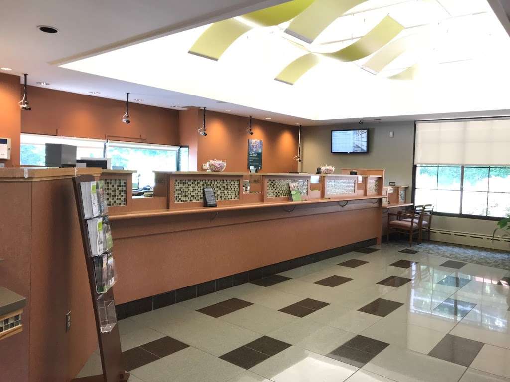 Union Savings Bank | 26 North St, Roxbury, CT 06783, USA | Phone: (860) 350-3199