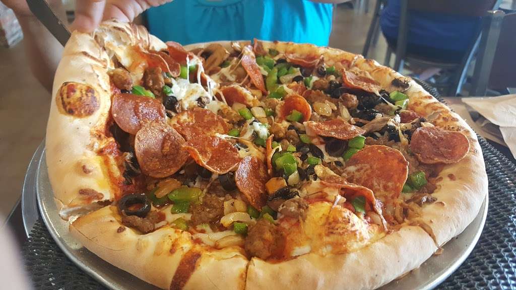 The Pipeline Pizza | 3931 Spencer Hwy, Pasadena, TX 77504, USA | Phone: (832) 386-0000