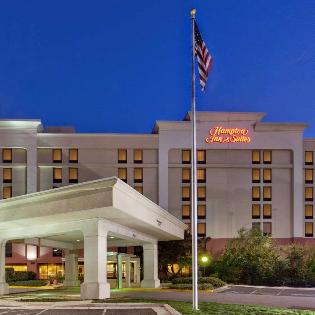 Hampton Inn & Suites Alexandria Old Town Area South | 5821 Richmond Hwy, Alexandria, VA 22303, USA | Phone: (703) 329-1400