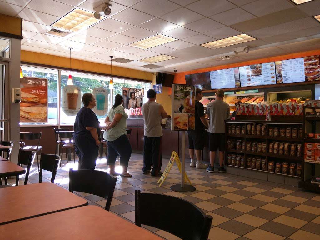 Dunkin Donuts | 25 Grassy Plain St, Bethel, CT 06801, USA | Phone: (203) 797-9221